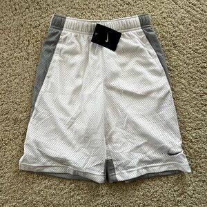 New Nike basketball shorts pockets jersey white silver medium kids active